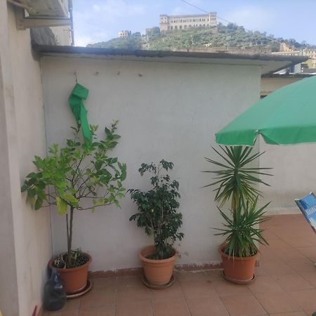Vacanzella Casa Vacanza Appartamento In Centro Con Terrazzo Naples Exterior photo