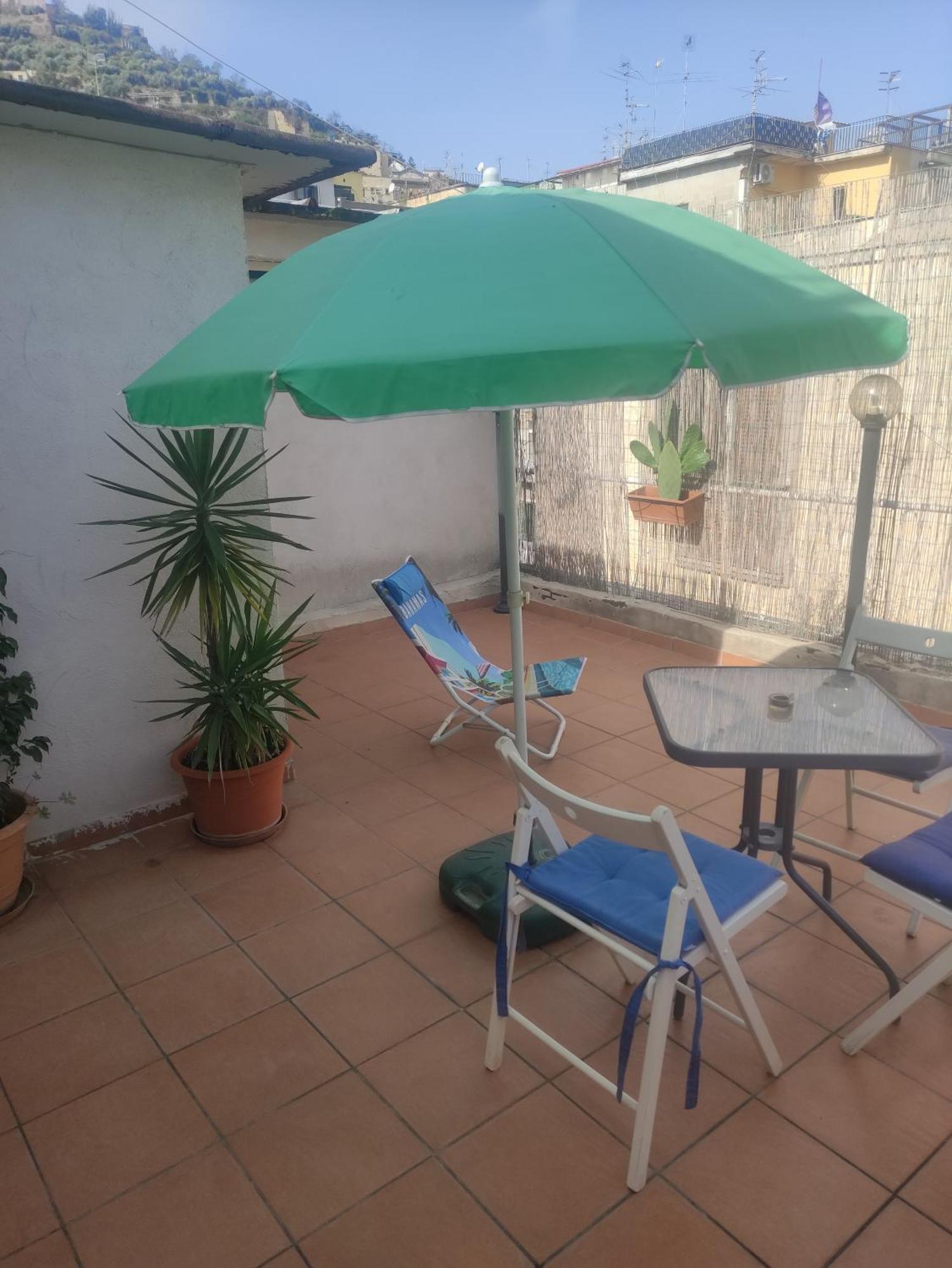 Vacanzella Casa Vacanza Appartamento In Centro Con Terrazzo Naples Exterior photo